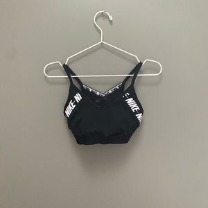 Nike sports bra: Dri-Fit, cross back and comfortable